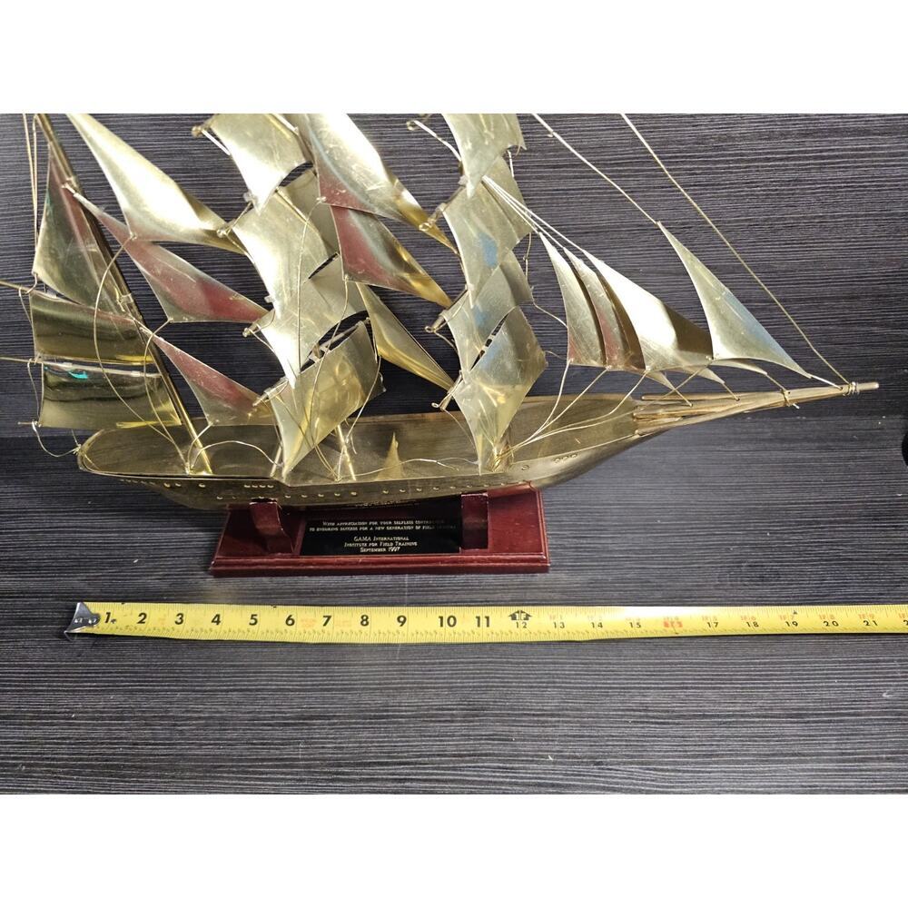 Vintage Brass Sailing Ship Model Display The Sagres Portugal Figure Statue Boat - Picture 15 of 16